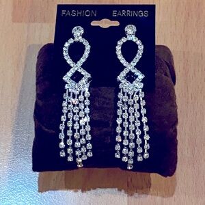 ⭐️2/$25⭐️ Costume Jewelry Rhinestone Earrings